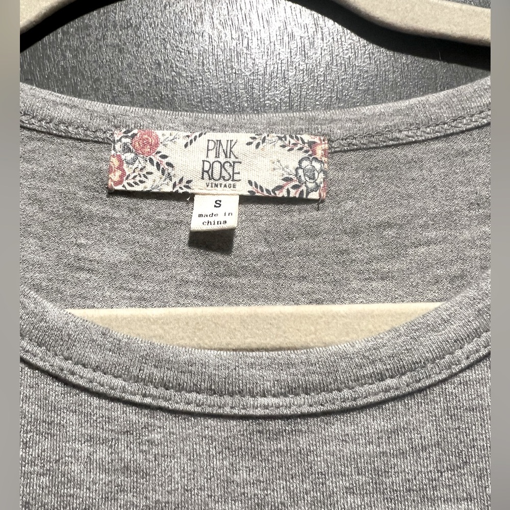 Gray Summer Top With Stripped Flutter Sleeves - Picture 4 of 6